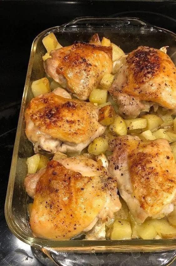 Grilled chicken with garlic and potatoes￼￼