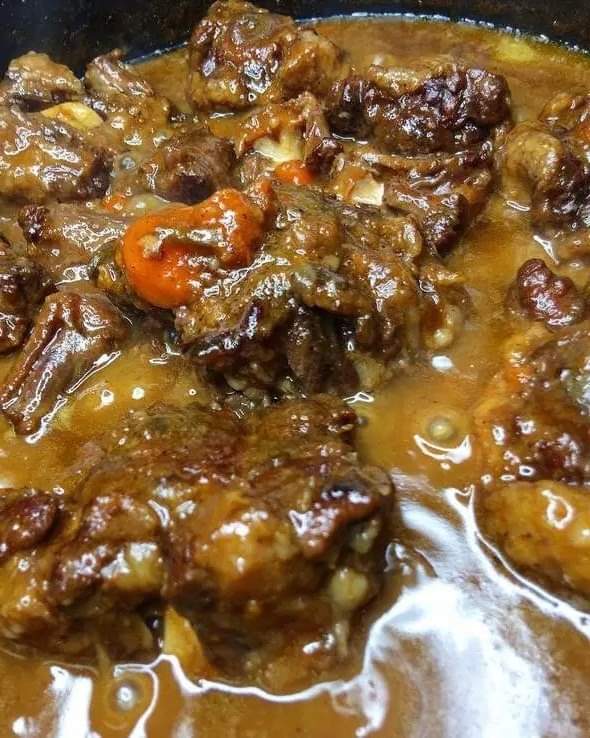 Smothered oxtails