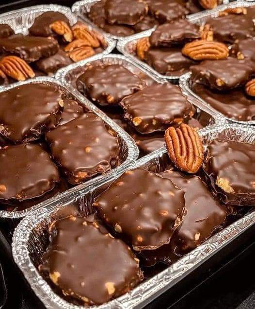 Pralines aux pacanes enrobées de chocolat (bonbons tortue)