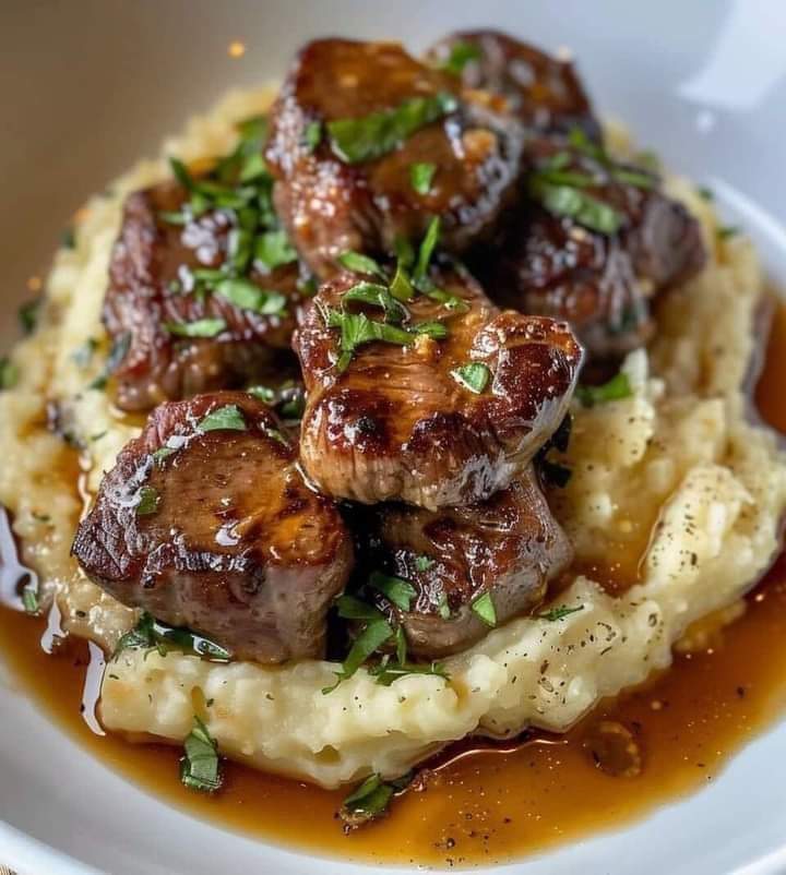 Seared Beef Tips with Creamy Mashed Potatoes