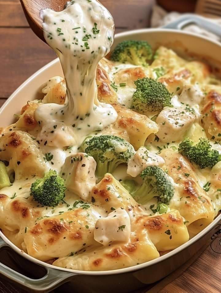 Creamy Broccoli and Chicken Pasta Bake – A Comforting and Easy Dinner